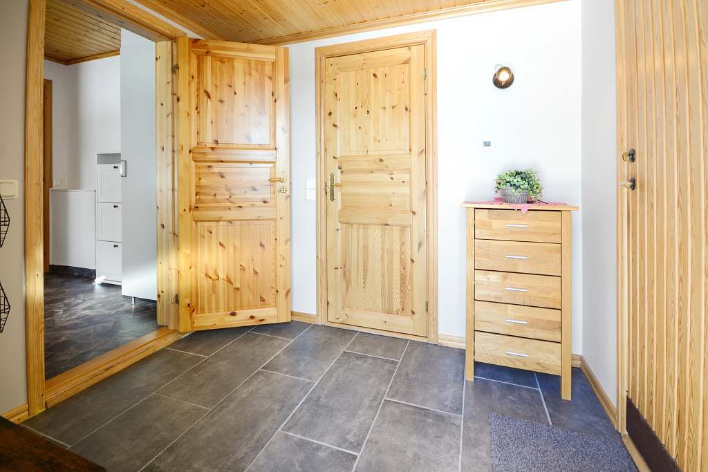 11. Renovering av badrum med va╠etrumsmatta i radhus