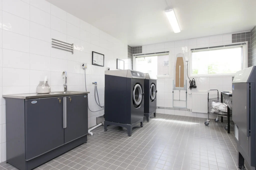 23. Totalrenovering av Tva╠ettstuga till BRF